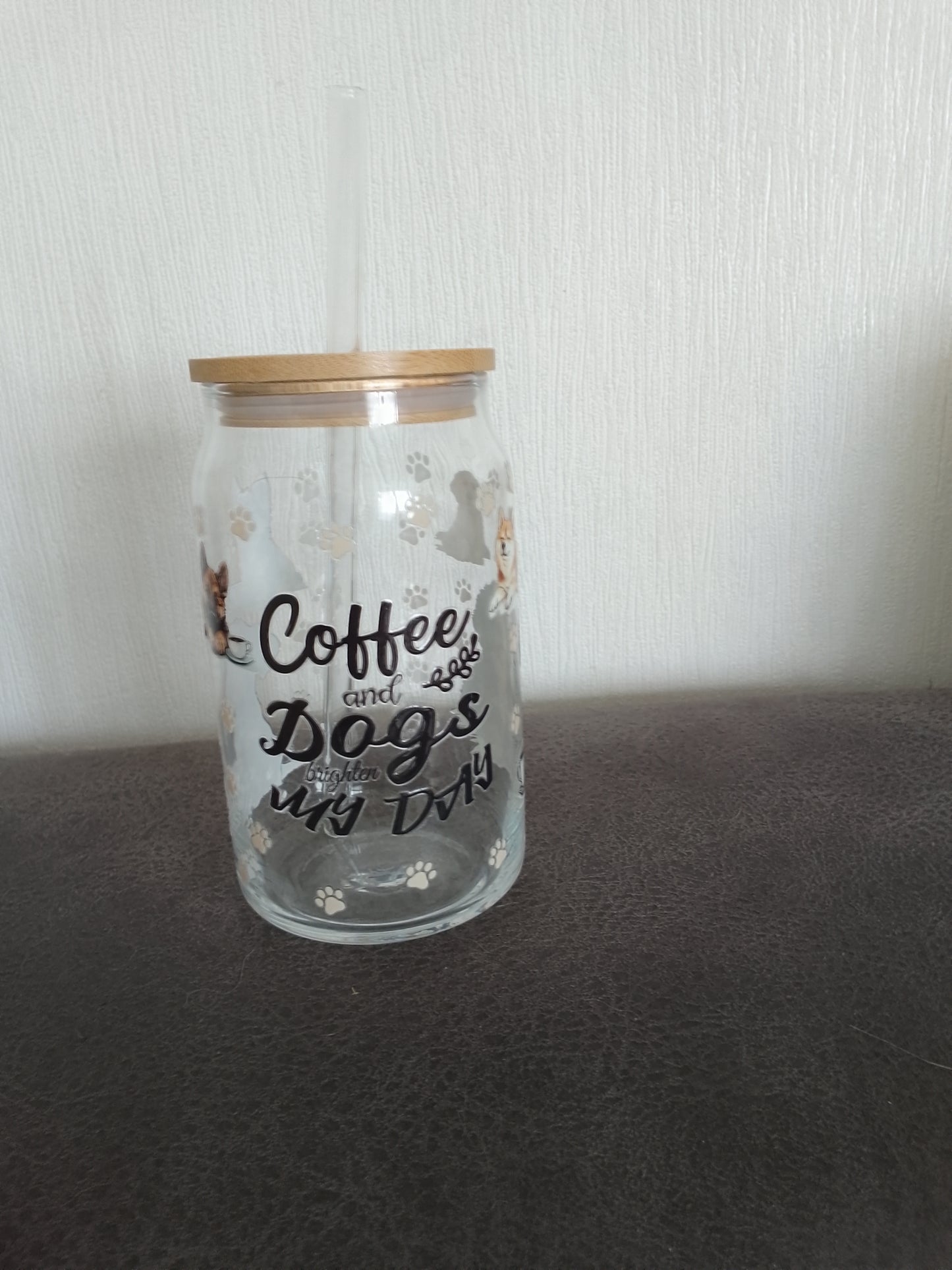 Hunde-Trinkglas500 ml – niedliches Design mit Spruch & Pfotenabdrücken