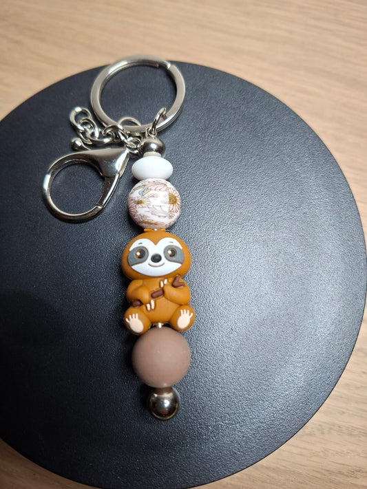 Süßer Faultier Schlüsselanhänger – Handgemachter Anhänger mit Silikonperlen | Geschenk für Sie & Ihn