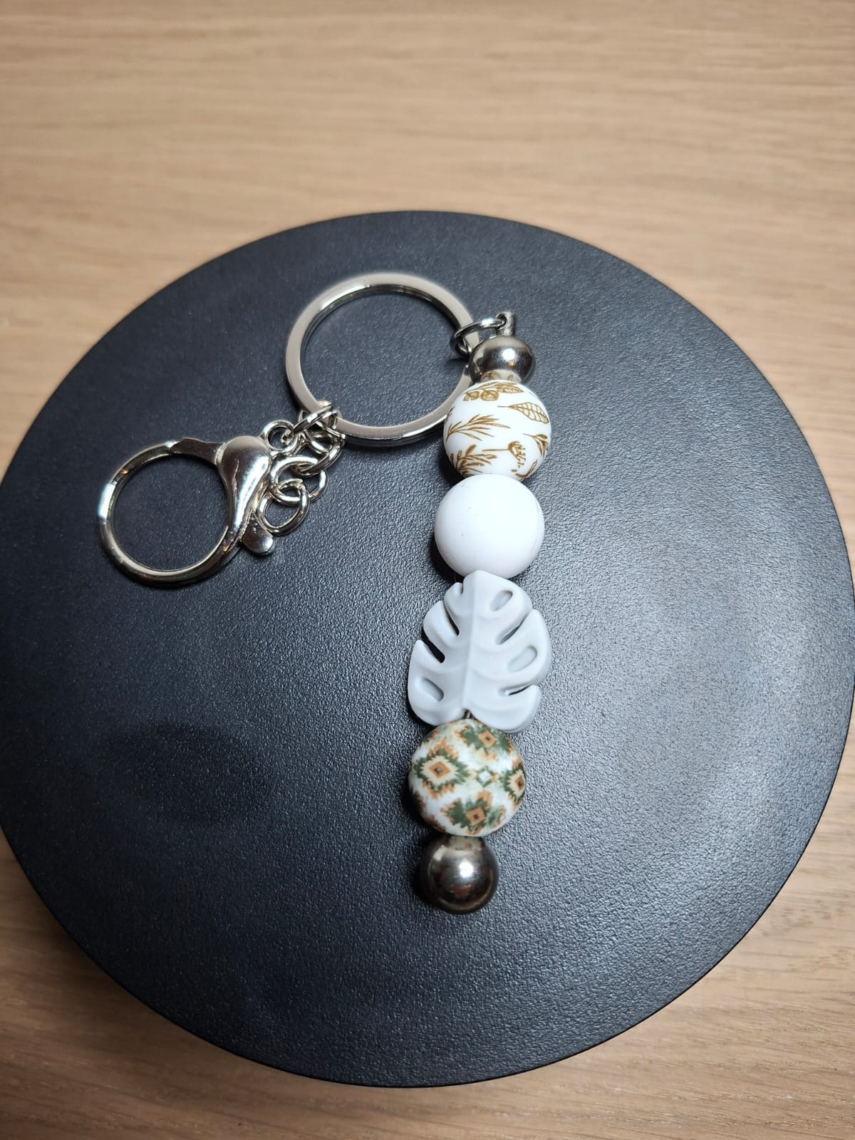 Eleganter Schlüsselanhänger mit Monstera-Blatt – Handgefertigt & stilvoll