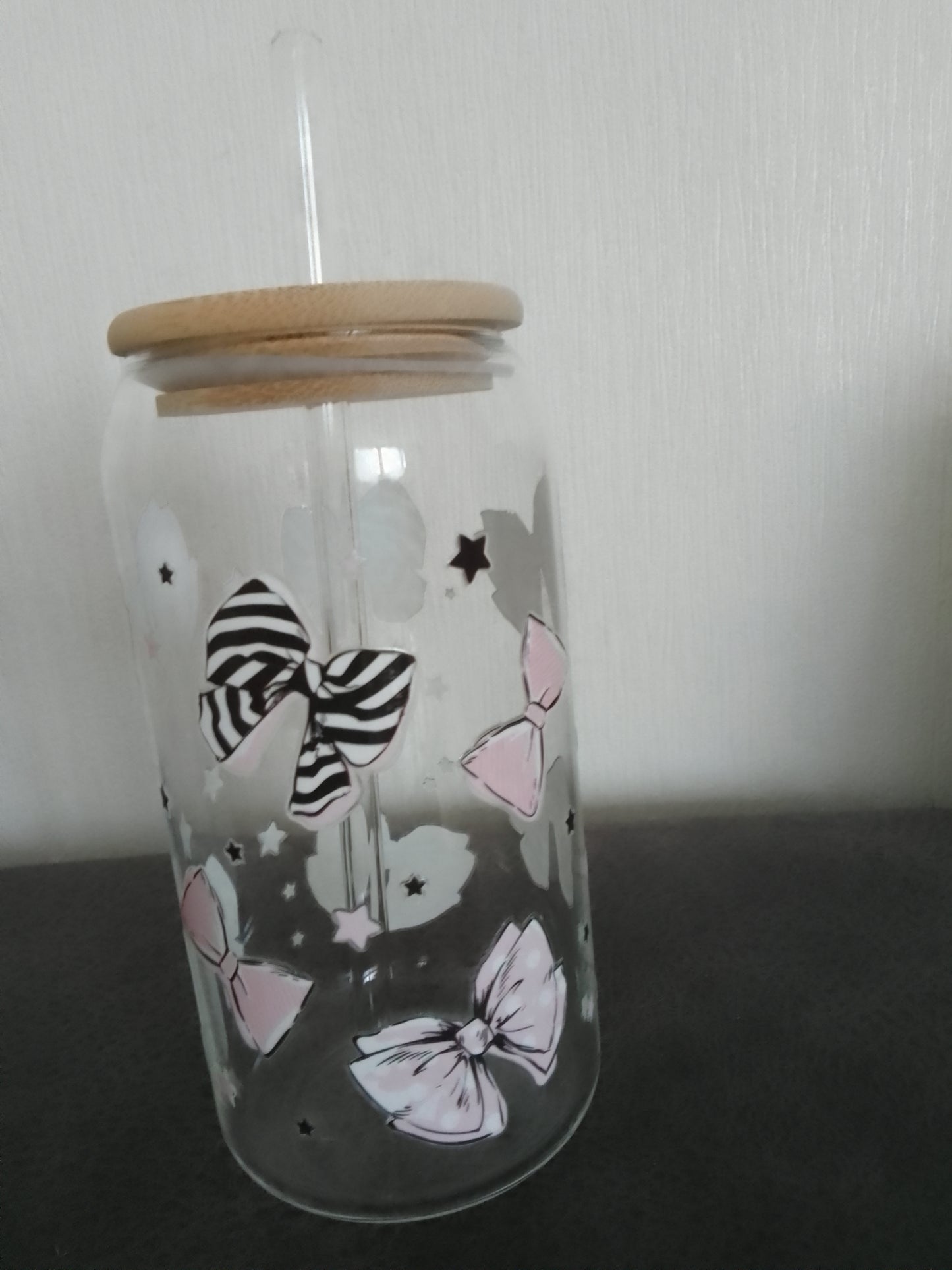 Trinkglas mit Schleifen & Sternen – 500 ml