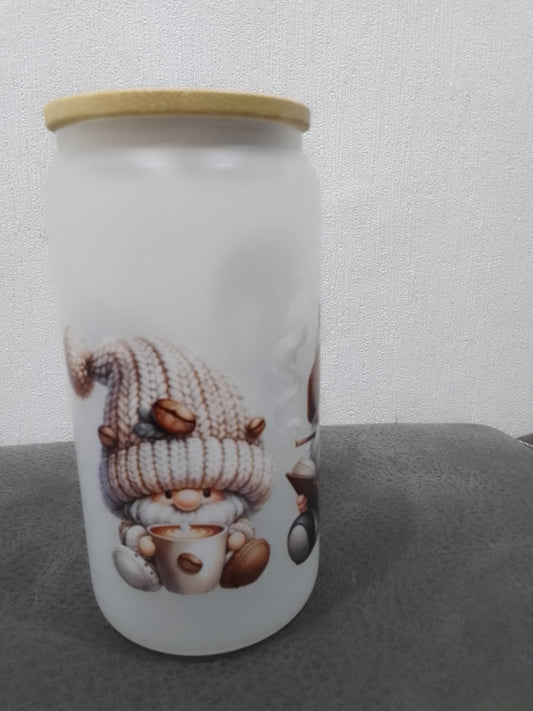 Trinkglas frosted mit süßem Gnome-Motiv & Bambusdeckel